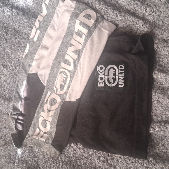 2 B&W T-shirts Ecko Unlitd &T-Shirt Company - Picture 1 of 8